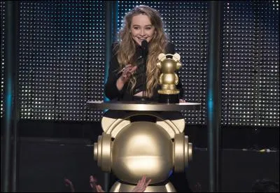 Lors des RDMA 2016 Sabrina Carpenter gagne un prix Ardy, mais lequel ?