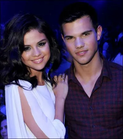 Quel membre de la famille de Selena Gomez est ce garçon ?