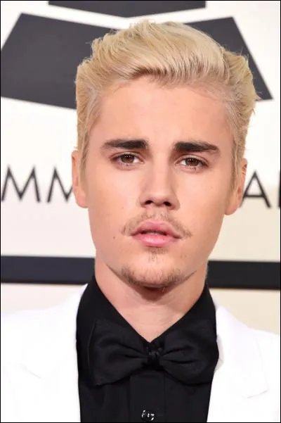 Avec qui sort Selena Gomez ?