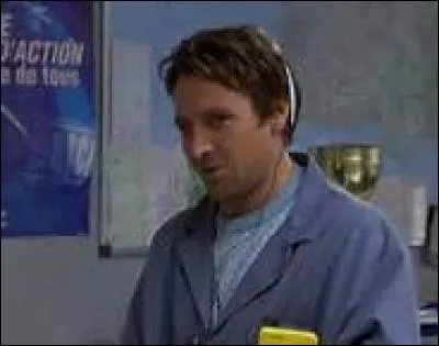 Que simulait Lenny pour qu'on ne se méfie pas de lui ?