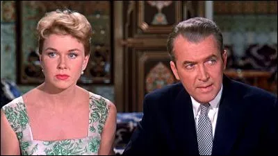 Qui incarnent les parents du petit Alain dans 'L'Homme qui en savait trop'?