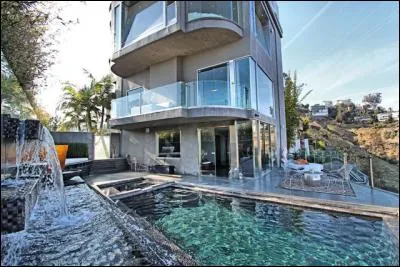 Les premiers(ères) arrivé(e)s à L.A. sont :