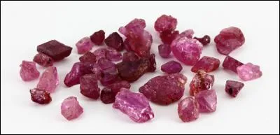 Donnez-moi la première consonne de ce minéral.