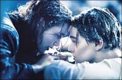 Combien de personnes sont tombées dans l'océan lors du drame ?