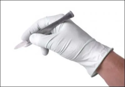 Subir une opération chirurgicale, c'est "Passer sur...".