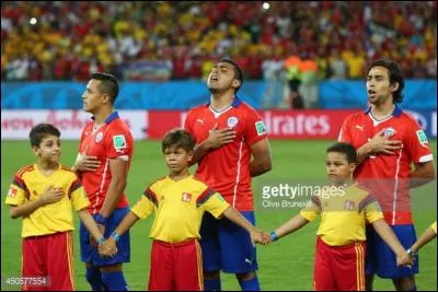 Quel style de musique est venu interrompre l'hymne national du Chili ?