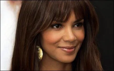 Dans quelle(s) saga(s) joue cette actrice ?