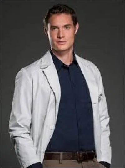 Quel acteur joue le rôle d'Evan Marks ?