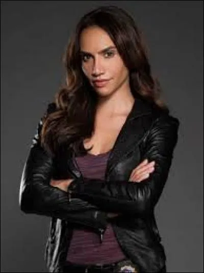 Quelle actrice interprète le rôle de Tess Vargas ?