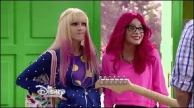 Comment s'appelle la fille pour qui Violetta se fait passer ?