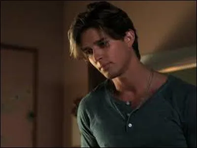 Comment s'appelle le frère d'Alison ?