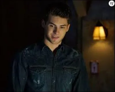 Comment s'appelle le petit frère d'Aria ?