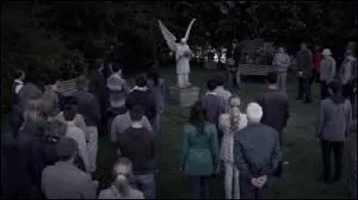 Dans quelle ville Caleb est parti vivre pour aider Miranda ?