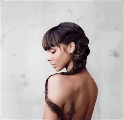 Shy'm est sortie 2 ans avec Kev dans sa jeunesse, lorsqu'aucun des 2 n'étaient connus comme aujourd'hui.