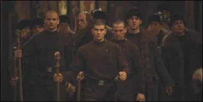 Avec quel moyen de transport, les élèves de Durmstrang sont-ils arrivés à Poudlard ?