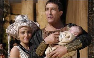 Quel est le nom de l'enfant que Cléopâtre a eu avec Jules César ?