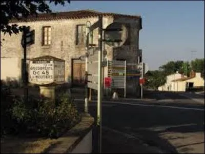 Nous d&eacute;ambulons dans les rues de Saint-Avaugourd-des-Landes. Commune de l'arrondissement des Sables-d'Olonne, elle se situe dans le d&eacute;partement ...