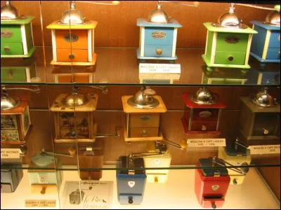 À partir de quel siècle le moulin à café fut-il inventé ?