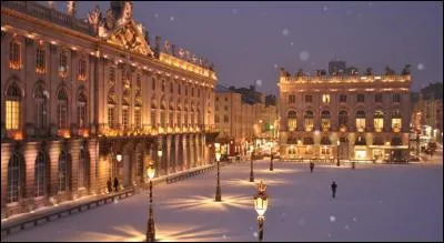 Mon tour de France, passe obligatoirement par un arrêt par la Place Stanislas, classée au patrimoine mondiale de l'Unesco. Dans quelle ville précisément ?