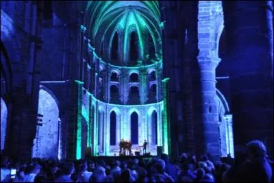 Ecouter ces ______ me fait toujours chaud au ______.