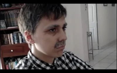 Comment s'appelle-t-il dans la vidéo sur Candle Cove ?