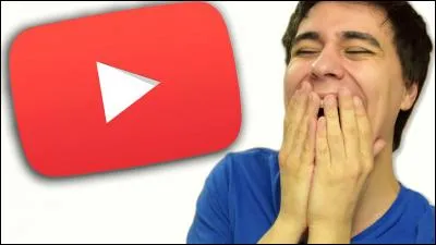 Combien de vidéos à fond vert ont été montrées entre sa première vidéo et sa quatrième vidéo ?