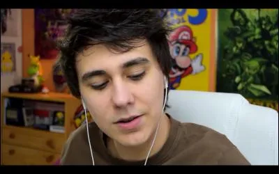 Combien de fois s'est-il coupé les cheveux depuis l'ouverture de sa chaîne YouTube (jusqu'au 28 juillet 2016) ?