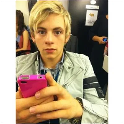 De quel instrument joue-t-il ?