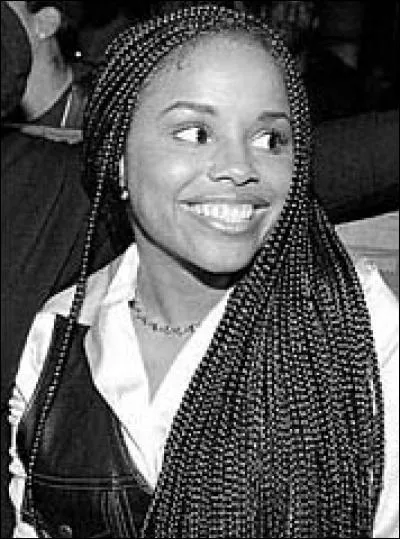 Dans quelle série apparaît-elle en 1994 ?