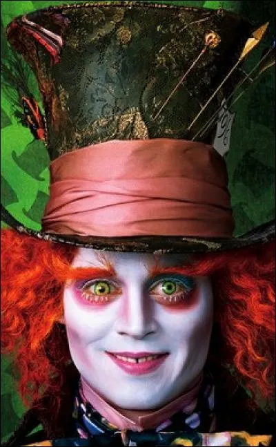 Dans "Alice au pays des merveilles", après quoi court Alice ?