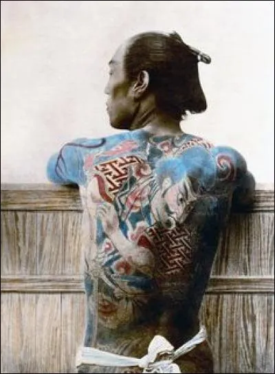 Qui sont ces samouraïs au corps entièrement tatoué, sans maître et n'ayant plus aucune place dans la société ?