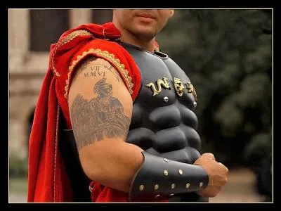 Les légionnaires romains avaient coutume de se tatouer un sigle. Quel est-il ?