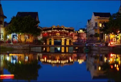 Dans quel pays se trouve la ville de Hội An, ancienne ville coloniale ?