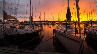 Et dans quel autre pays scandinave se situe Vaasa ?