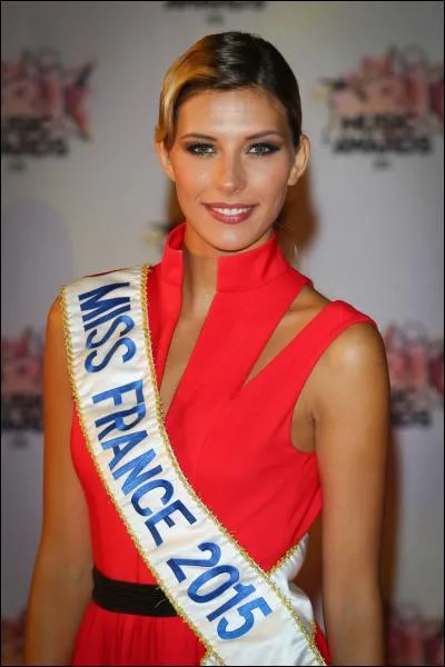 De quelle couleur sont ses yeux ?