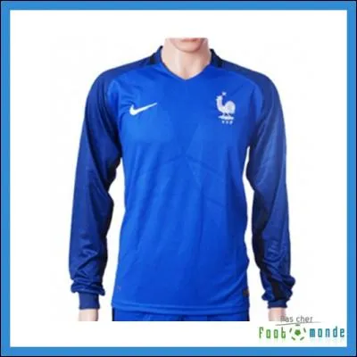 Quel joueur, mis à part le gardien, porte souvent des manches longues durant ses matchs ?