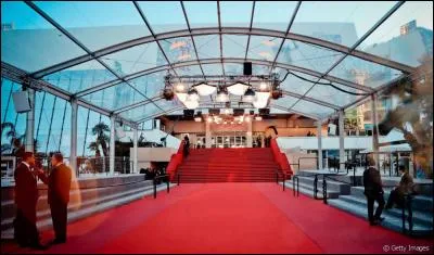 Au Festival de Cannes, sur quoi les stars défilent-elles ?