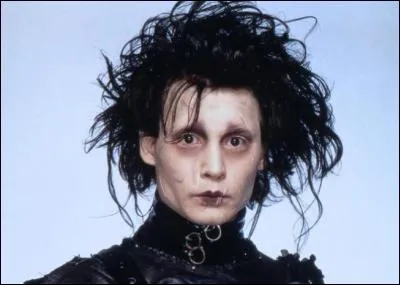 Il est Edward dans "La Neuvième porte".