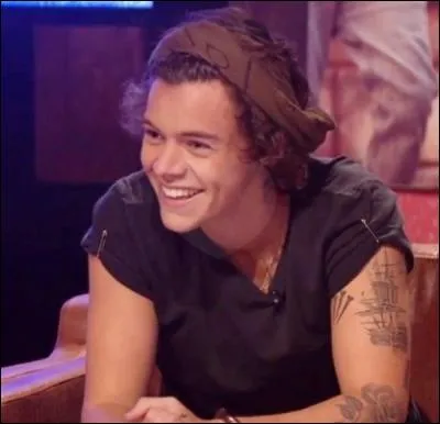 Avec quelle chanteuse est-il sorti ?