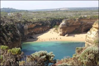 Restons en Australie. Parmi ces villes, laquelle se situe au sud du pays, le long de la Grande Baie Australienne ?
