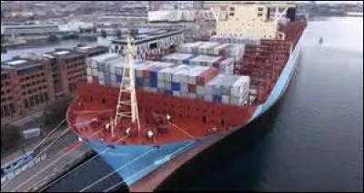 Combien de kilomètres avale ce navire par jour ?