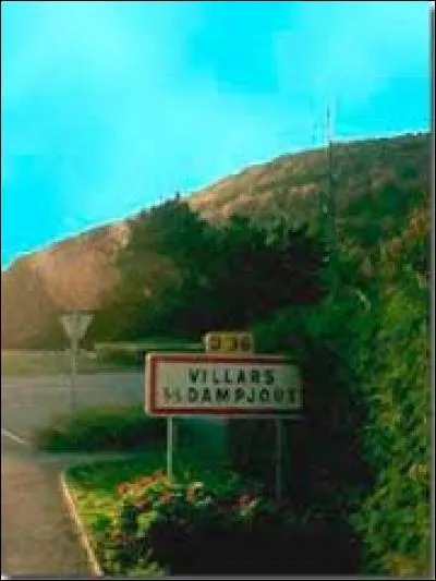 Nous entrons dans Villars-sous-Dampjoux. Village du Doubs, il se trouve dans la nouvelle région ...