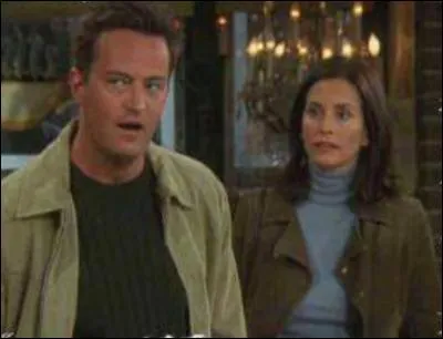 Saison 10 : Qui écrit une lettre de recommandation pour Monica et Chandler, pour leur dossier d'adoption ?