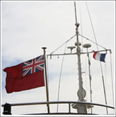 Comment s'appellent les drapeaux marins ?