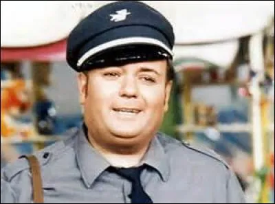 Comment s'appelle le facteur ?