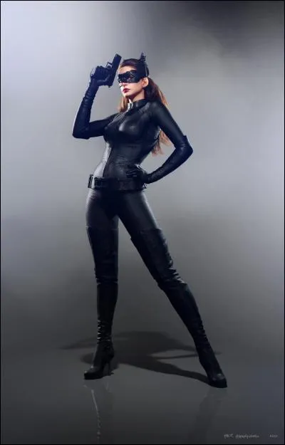 Qui joue Catwoman dans le film de Nolan ?