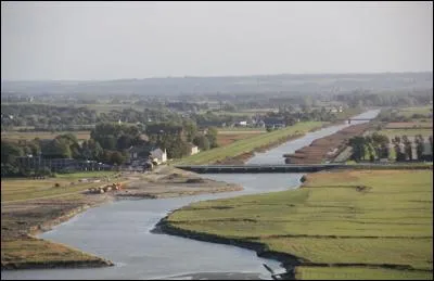 Fleuve d'une centaine de kilomètres le Couesnon se jette dans la Manche. A quel endroit ?