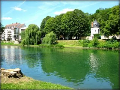 L'Almont, rivière de Seine-et-Marne, qui rejoint la Seine à Melun, ne s'appelle "Almont" que pour quelques kilomètres, à partir de sa sortie du bassin du château de Vaux-le Vicomte. Quel est son nom avant ?