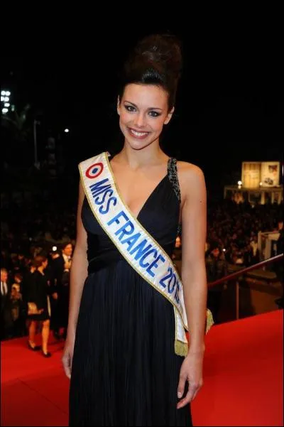 En janvier 2013, Marine fait partie des remettants de prix lors de la cérémonie des NRJ Music Award. Elle est accompagnée de Kev Adams et de ...