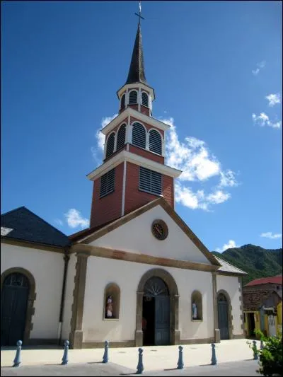 Par quelle catastrophe naturelle a été touchée l'église Saint-Henri en 2007 ?